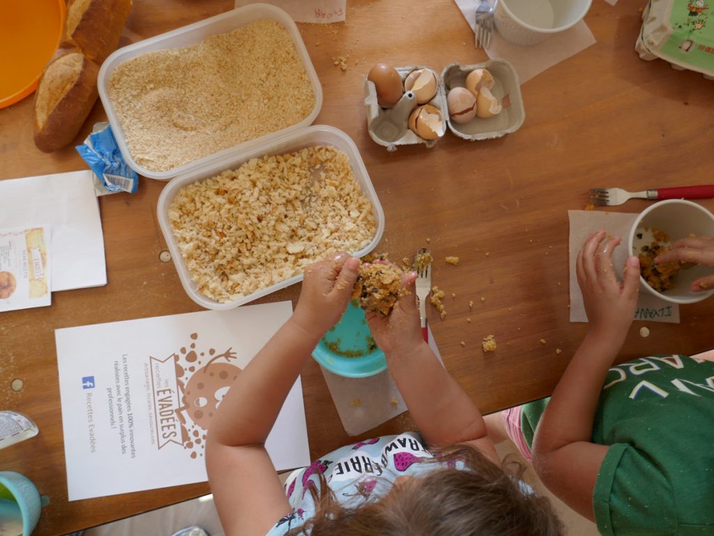 atelier de cuisine antigaspi avec des enfants