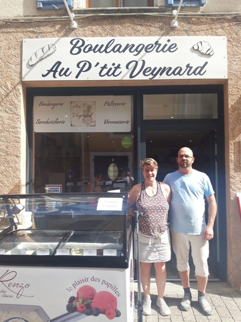 M et Mme Charpin gérants boulangerie au ptit veynard